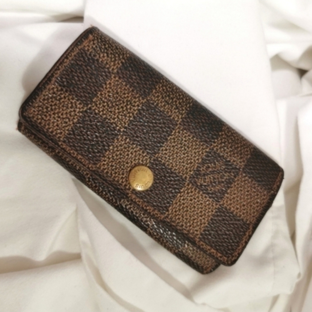 Authentic LOUIS VUITTON 4 key holders